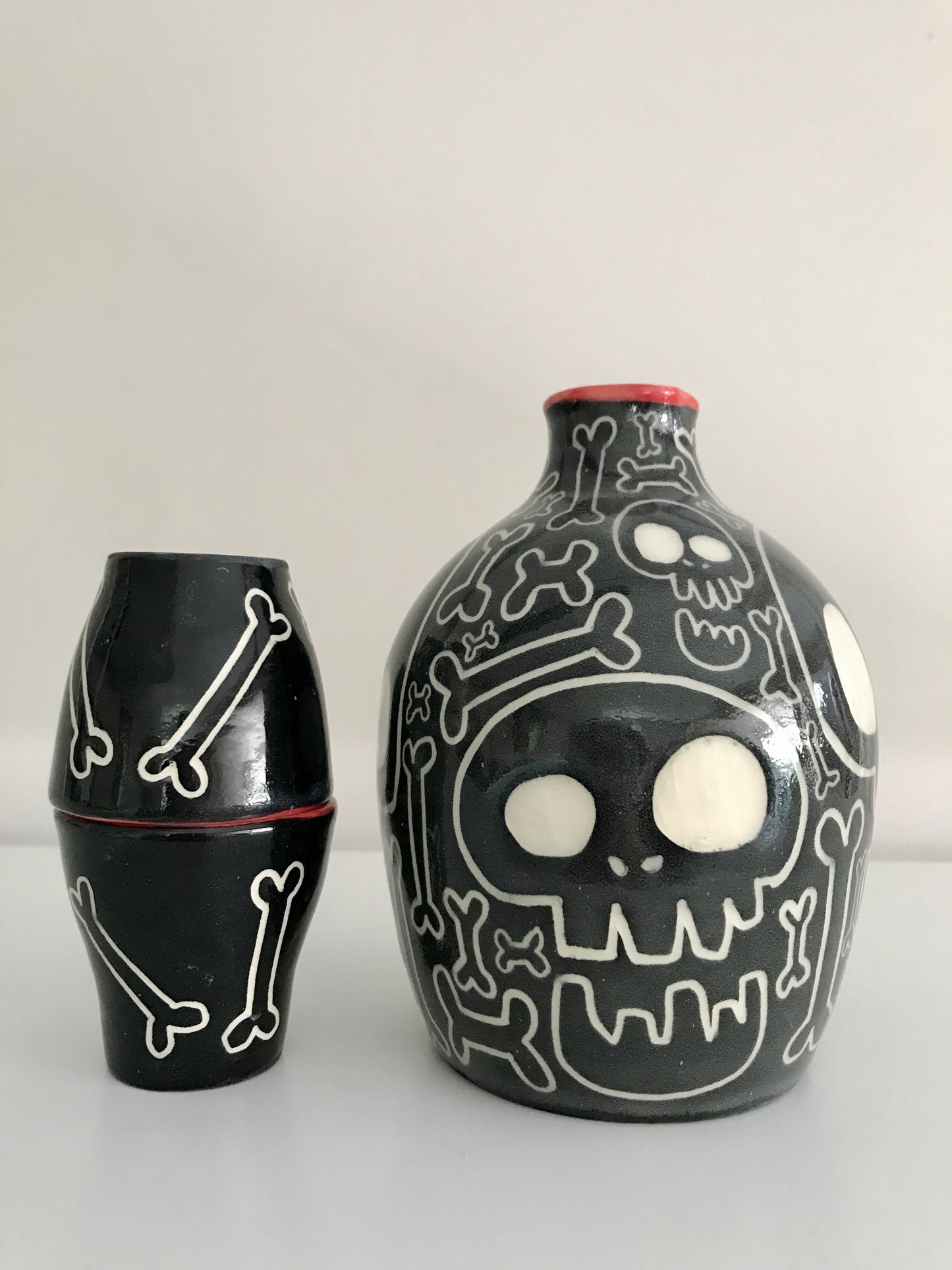 Skull & Bones Drinking Set A