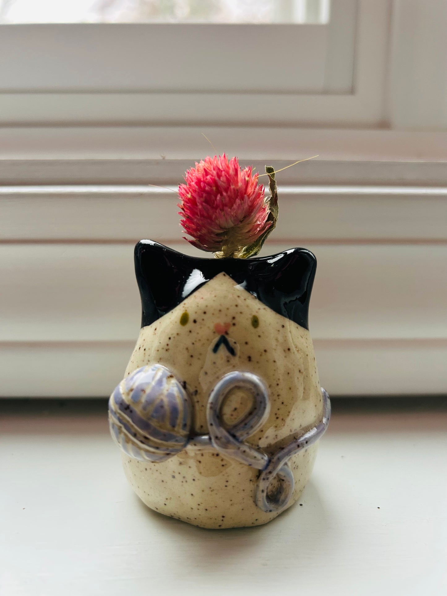 Cat Bud Flower Holder- Yarn