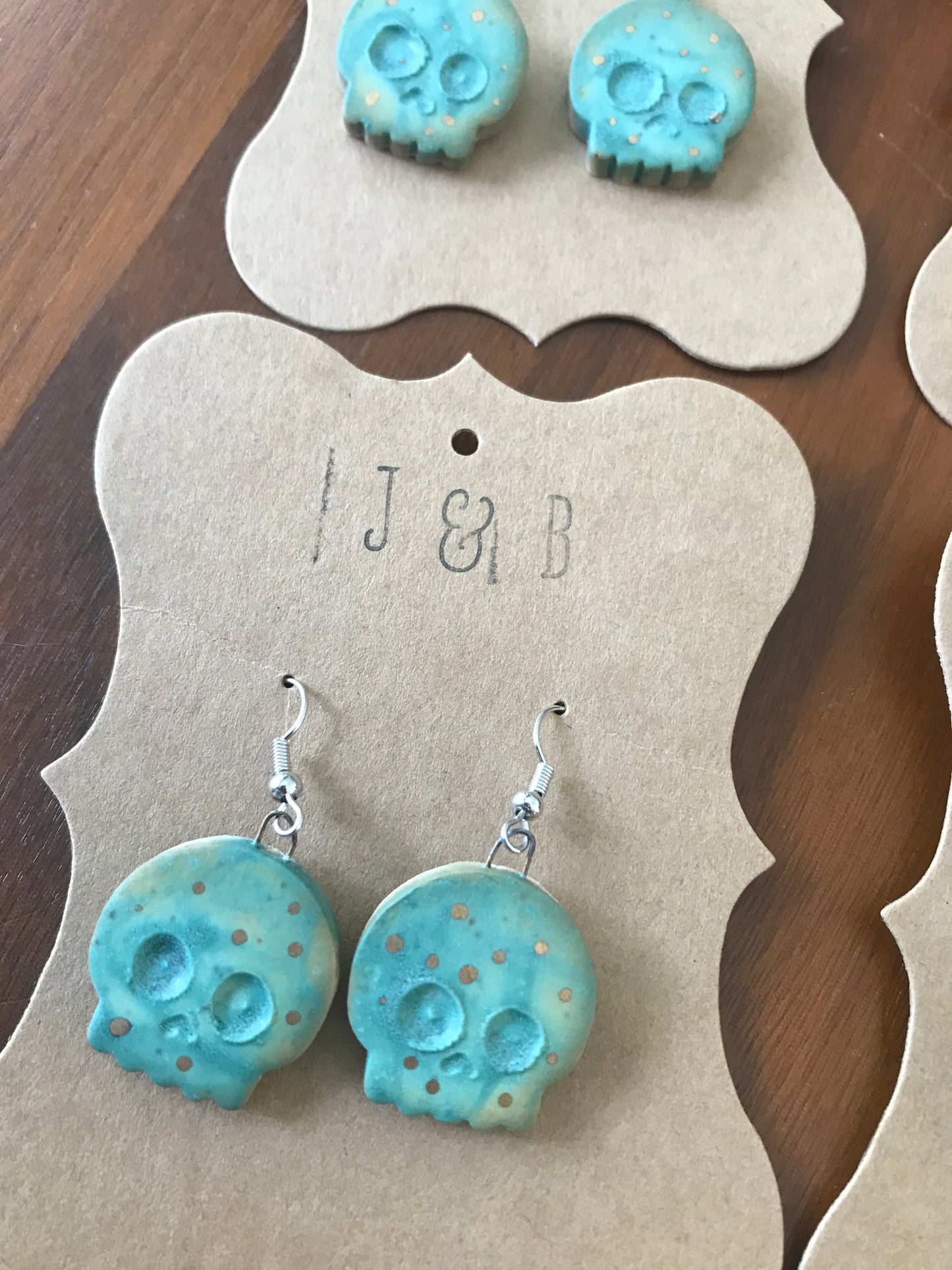 Skull Earrings - Gold Patina