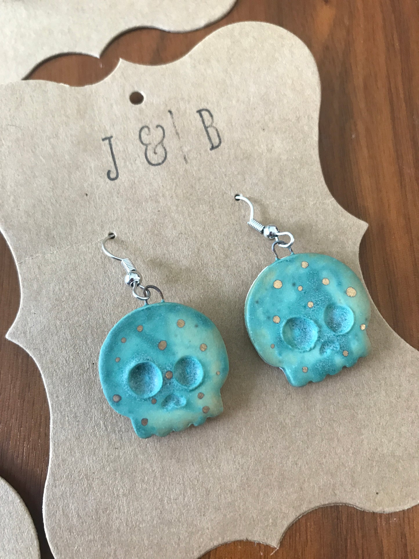 Skull Earrings - Gold Patina