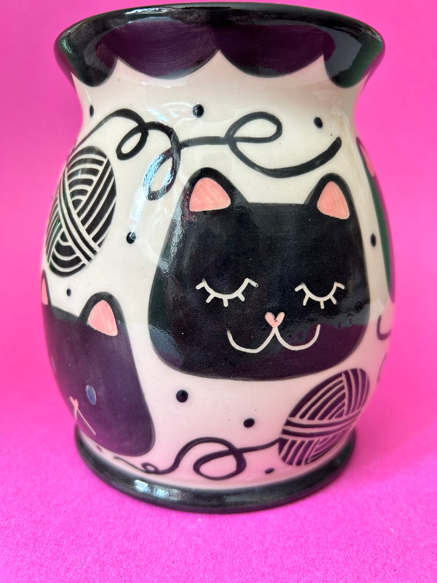 Cat Utensil Crock- Black Yarn