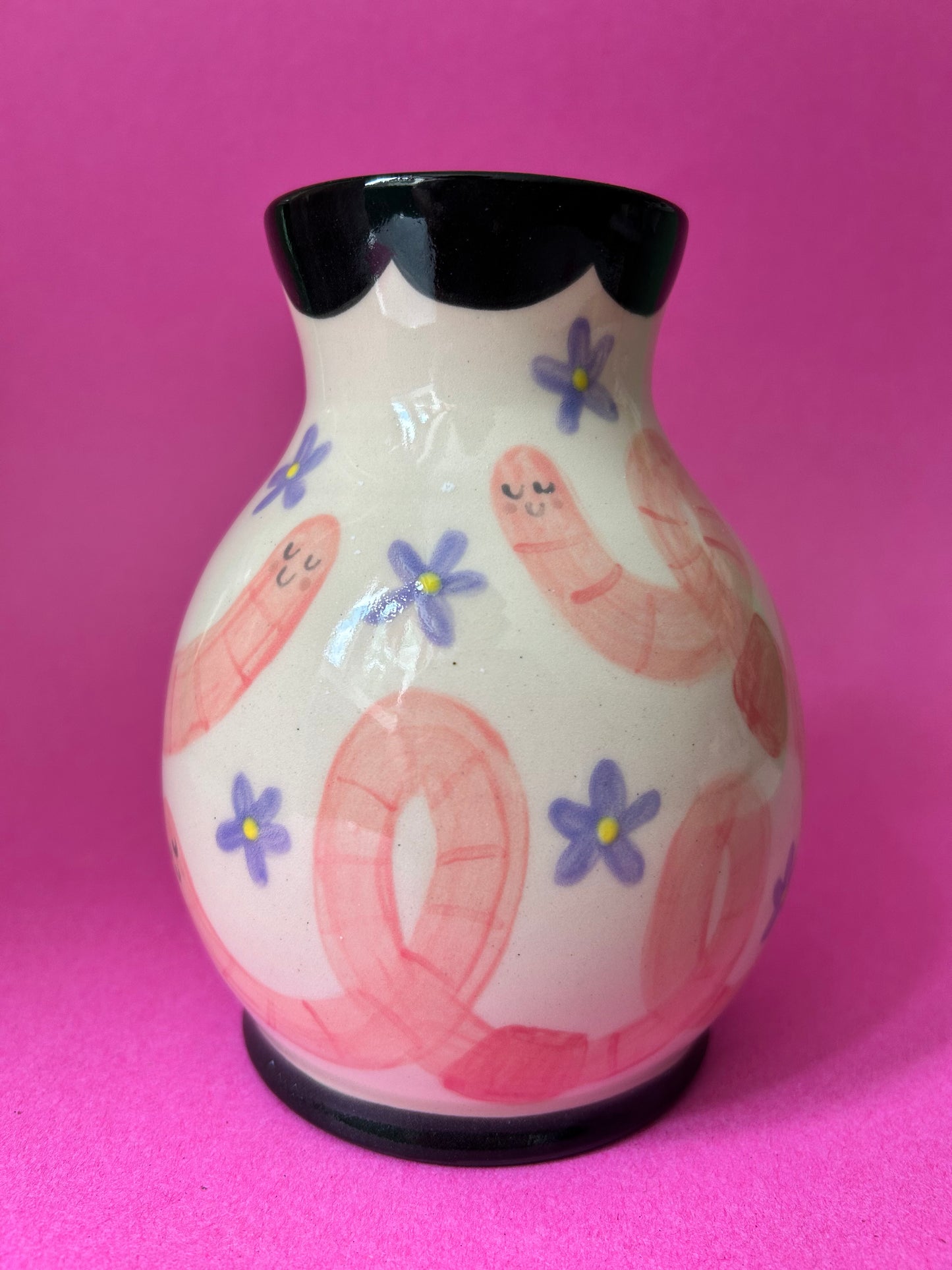 Worm Vase- black