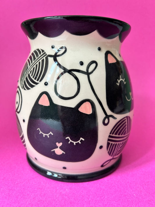 Cat Utensil Crock- Black Yarn