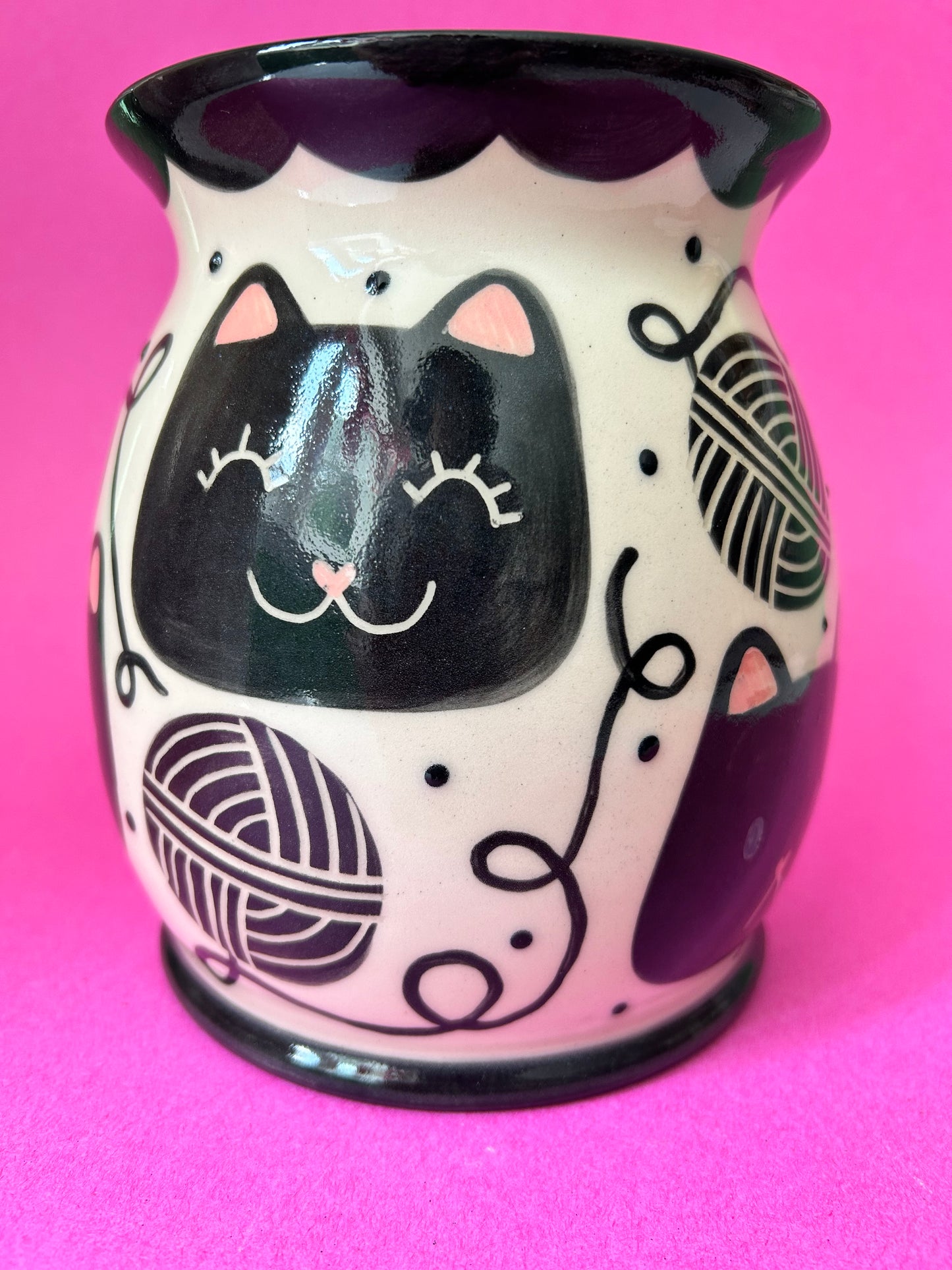 Cat Utensil Crock- Black Yarn