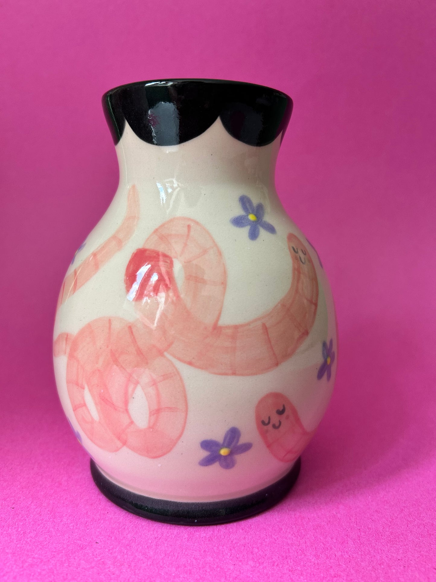 Worm Vase- black