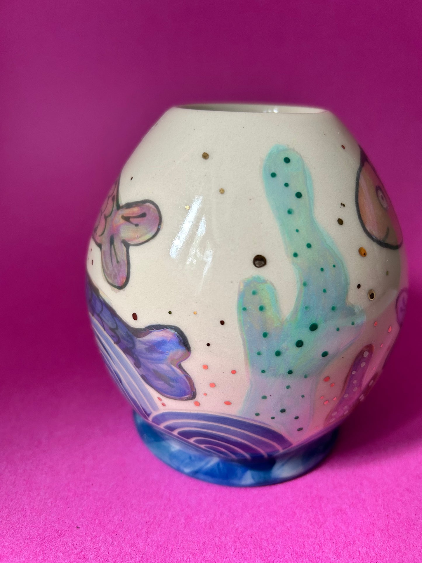 Sealife Vase- shiny fishies swimming